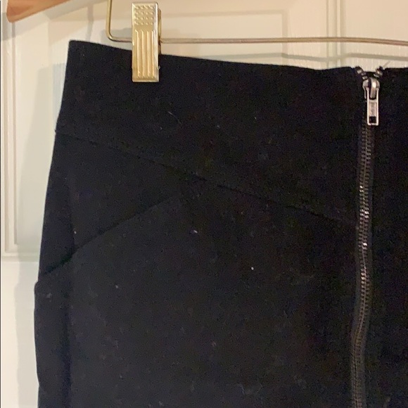 Black mini skirt - Picture 2 of 3